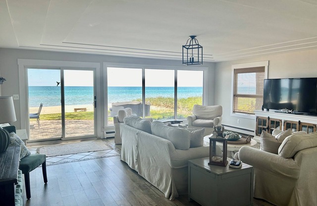 Beautiful Luxury Beachfront Home on Lake Huron - Spectacular Views/Sugar Sand