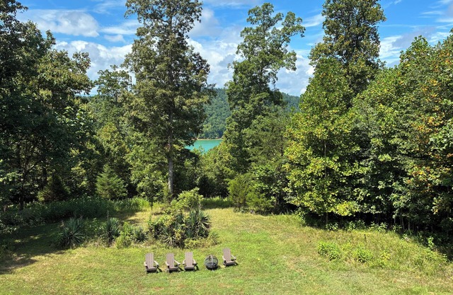 Beautiful Norris Lake Views, Boat Slip, and Hot Tub in Deerfield Resort!