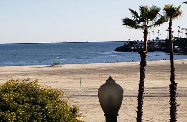 Beautiful Ocean View Condo, steps 4rm beach & entertainment!