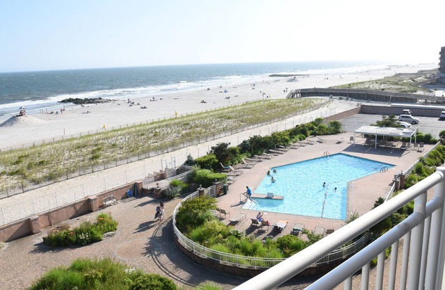 Beautiful Oceanfront Beach Apartment
