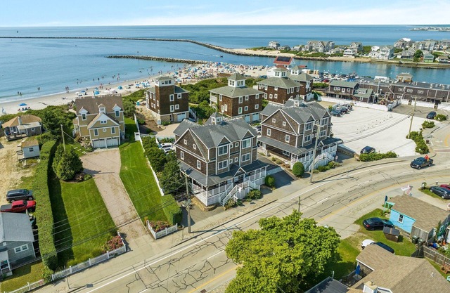 Beautiful Oceanview Townhouse in Narragansett RI with Private Beach Access
