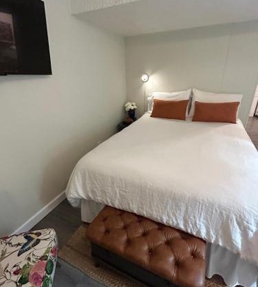 Beautiful & peaceful studio with private entrance