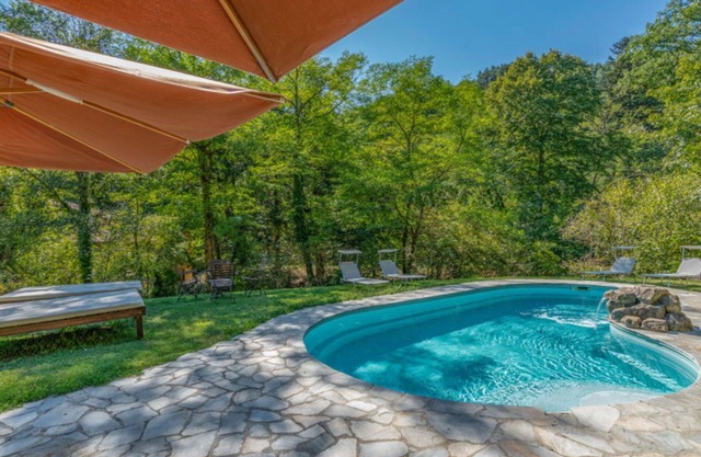 Beautiful private villa with WIFI, private pool, TV, patio and panoramic view, close to Florence