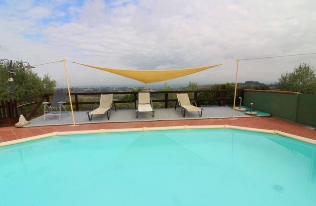 Beautiful private villa for 15 guests with private pool, WIFI and TV, close to Montepulciano