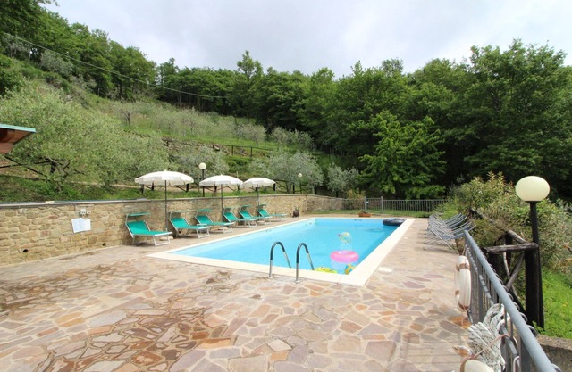 Beautiful private villa for 10 guests with WIFI, private pool, TV and pets allowed, close to Are.
