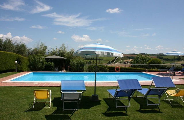 Beautiful private villa with private pool, A/C, WIFI, TV, terrace, pets allowed and parking