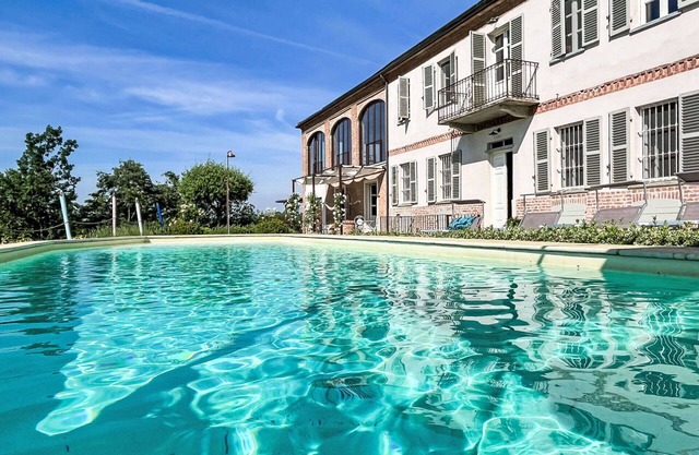 Beautiful private villa for 10 guests with private pool, WIFI, A/C, TV and patio