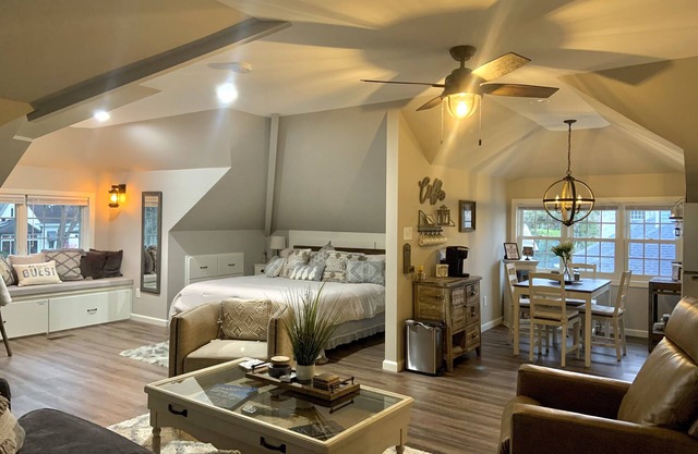 Beautiful Private Spacious Suite Downtown Franklin