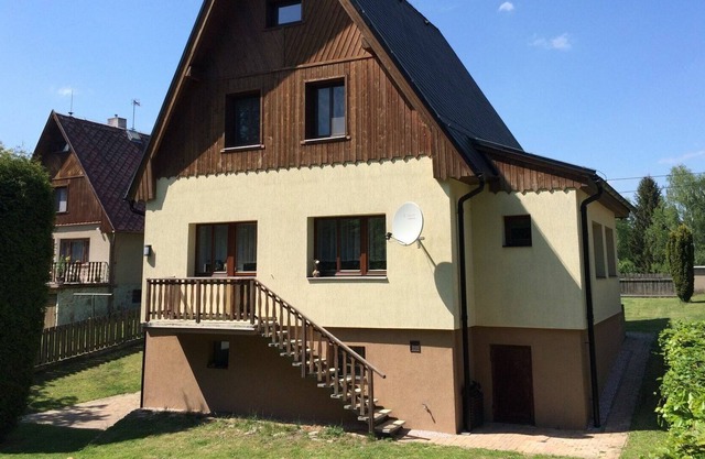 Beautiful private villa for 8 people with WIFI, TV, patio, pets allowed and parking