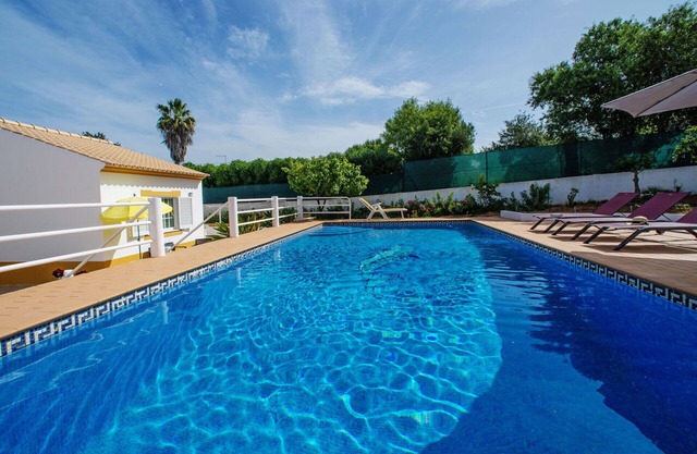 Beautiful private villa for 4 guests with WIFI, private pool, A/C, TV, terrace and parking