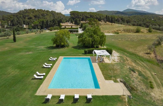 Beautiful private villa with WIFI, private pool, A/C, TV, pets allowed and panoramic view