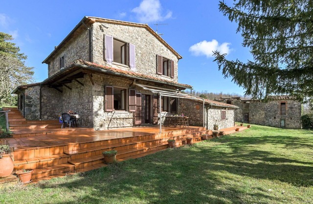 Beautiful private villa for 8 guests with WIFI, TV, patio and pets allowed