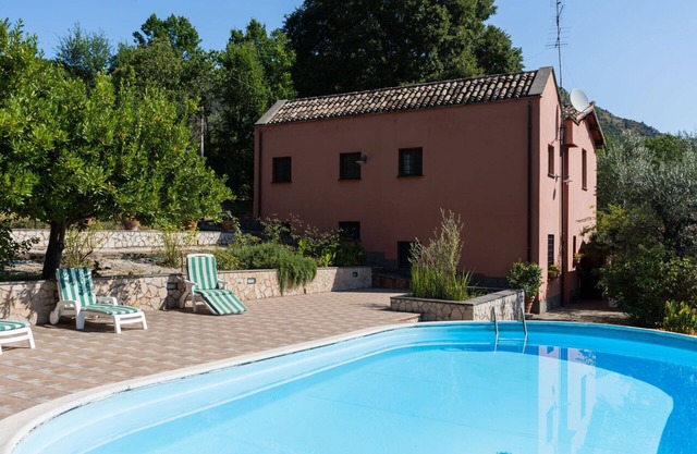 Beautiful private villa for 8 guests with WIFI, private pool, TV and patio
