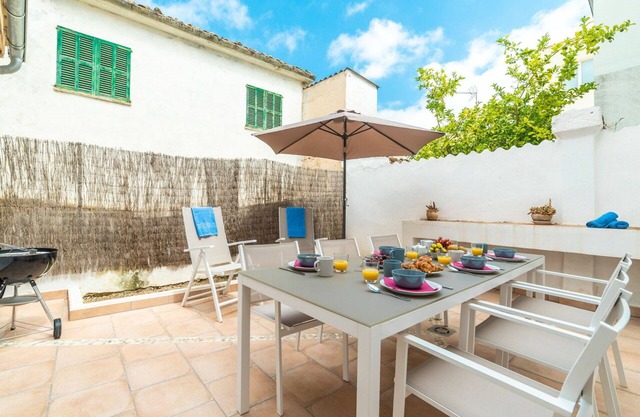 Beautiful private villa for 6 guests with A/C, WIFI, TV, patio and parking
