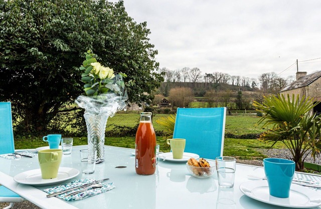 Beautiful private villa for 2 guests with WIFI, TV, terrace and pets allowed