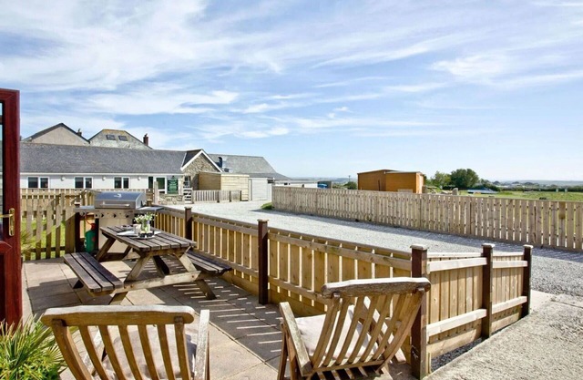 Beautiful private villa for 8 people with hot tub, WIFI, TV, patio and pets allowed
