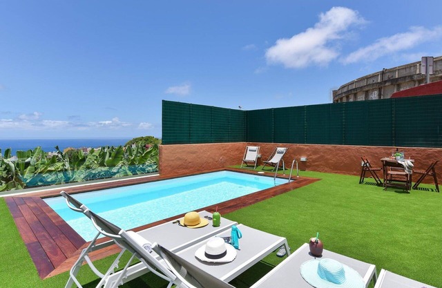 Beautiful private villa for 6 people with private pool and TV