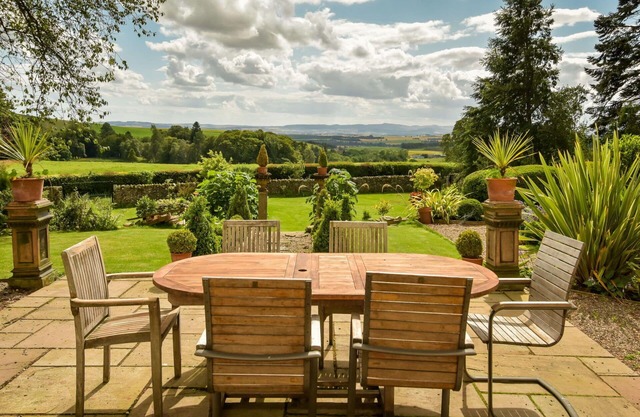 Beautiful private villa for 10 people with WIFI, patio and panoramic view