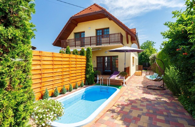Beautiful private villa for 10 people with private pool, A/C, WIFI, TV and patio