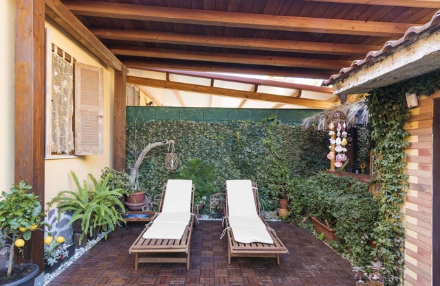 Beautiful private villa for 6 guests with A/C, WIFI, TV, patio and pets allowed