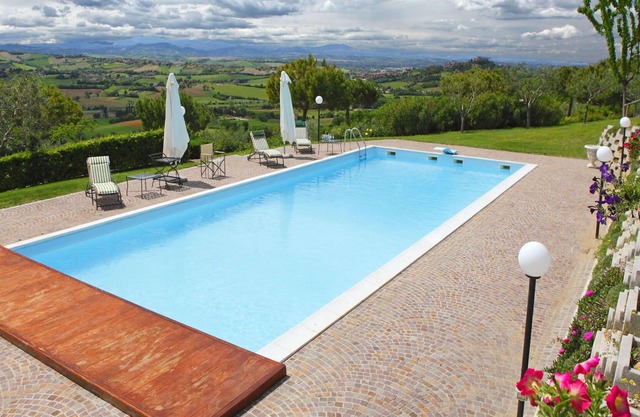 Beautiful private villa for 10 guests with WIFI, hot tub, private pool, A/C, TV, terrace and par...
