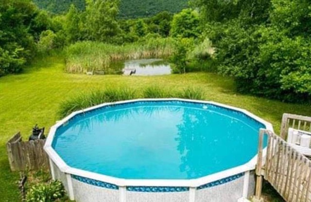 Beautiful ranch style home. Mountain View. 1 apartment. Hot tub. Chicken eggs.