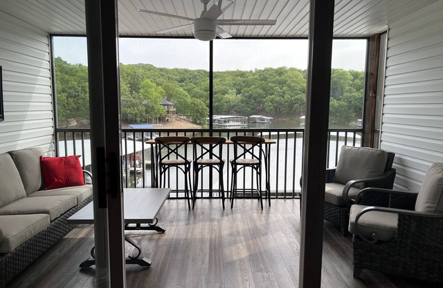 Beautiful Remodeled Fully Furnished 2BR 2BA Condo W/Pool