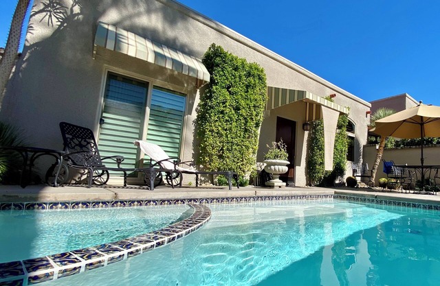 Beautiful & Romantic Downtown Private Pool & Spa. Amazing Westerly facing views