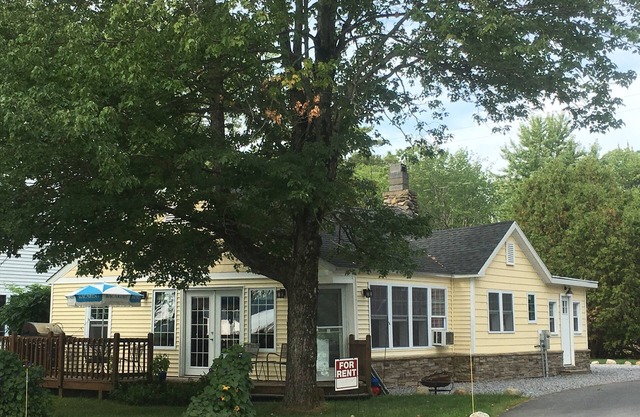 Beautiful Saratoga Lake House W/NEW UPDATES