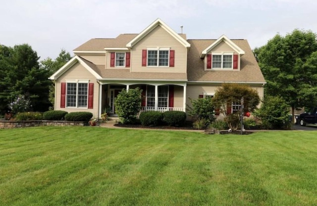 Beautiful Saratoga Springs home. Located near Saratoga Racetrack.