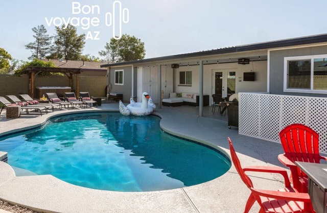 Beautiful Scottsdale Home w/Heated Pool+Hot Tub!