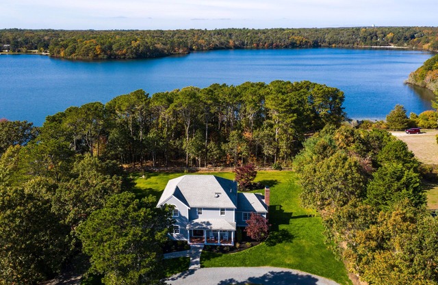 Beautiful Serene Lakefront home in Sandwich, Cape Cod