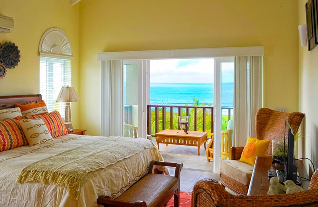 Beautiful Shoal Bay Condo Penthouse for 2-6 Guests