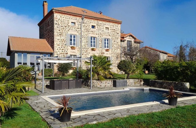 Beautiful stone house , heated pool,1 hectare of land. Family friendly,local