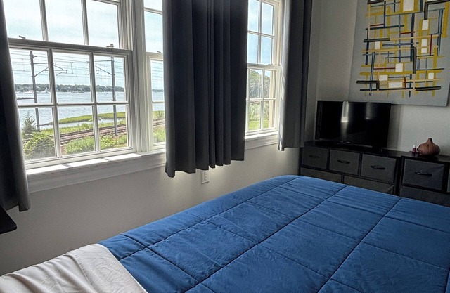 Beautiful Studio overlooking the Mystic River