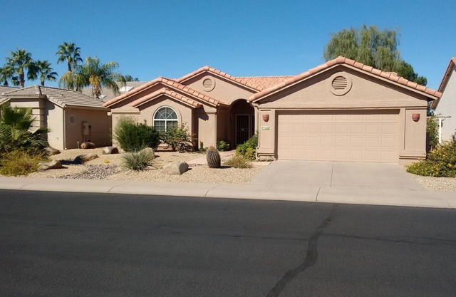 Beautiful Sun Lakes Home in Gated Robson Community, on Golf Course