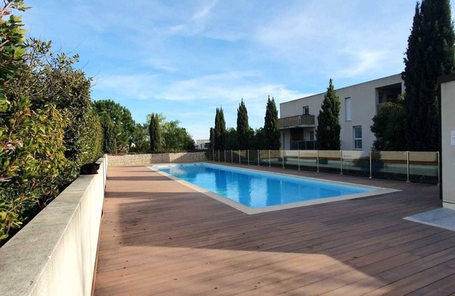 Beautiful T2 with swimming pool - near park