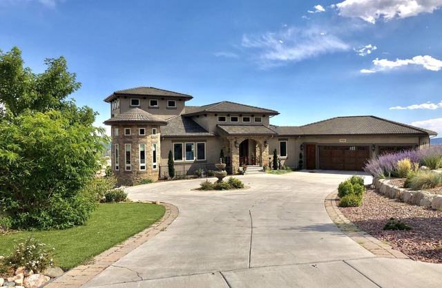 Beautiful Tuscan Home Overlooking Colorado Springs