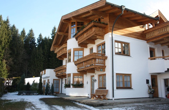 Beautiful views of the 'Emperor', direct entry to the Skiweltpisten