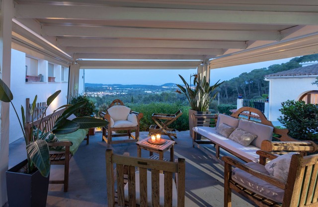 Beautiful villa in a quiet area with stunning views over the valley