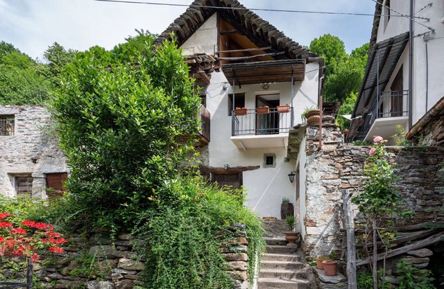 Beautiful villa for 2 people with TV, terrace, pets allowed and parking