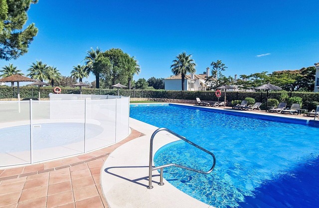 Beautiful villa for 4 guests with A/C, pool, WIFI, TV, terrace and parking