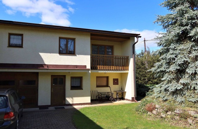 Beautiful villa for 6 guests with WIFI, TV, patio and parking