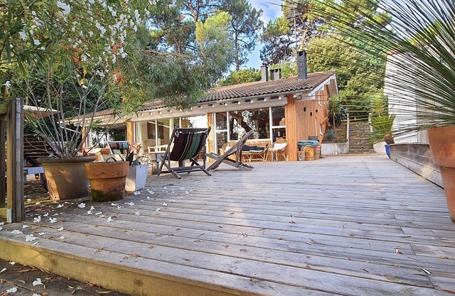 Beautiful villa at l'Herbe, large terrace in the trees, ideal for families of up to 10 people