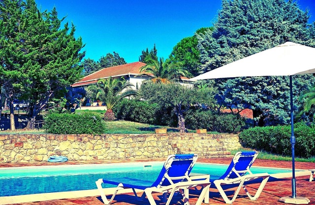 Beautiful villa with private pool and tennis court,10 minutes from the sea