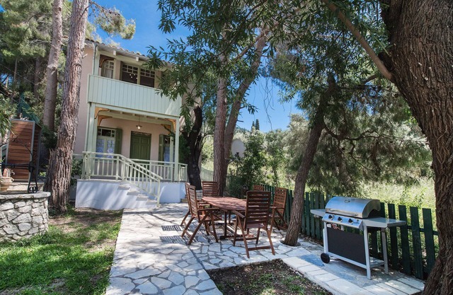 Beautiful villa with private pool just 50 meters from the sea