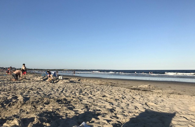 Beautiful Waterfront home! Panoramic Deck. Walk to beach!
