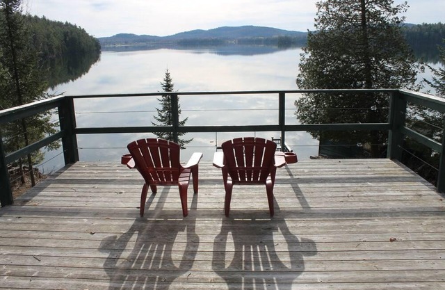 Beautiful year-round retreat on Heney Lake