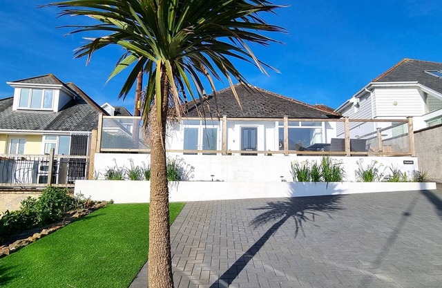 Beautifully presented holiday home, a short walk to the beach