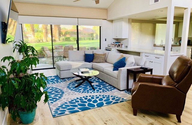 Beautifully Renovated 2/2 in Monterey CC with Mountain Views